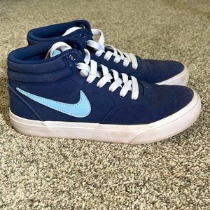 Nike Charge SB Mid Sneakers